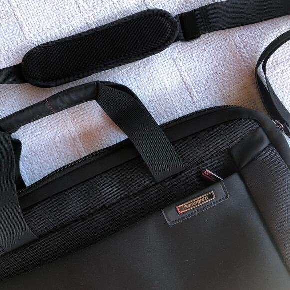 Samsonite Unisex Laptop Bag Briefcase Black Padded Adjust Shoulder Strap 13x18 - Picture 2 of 8